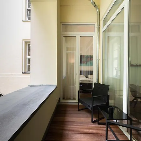 Lunas In Der Alten Schule * אסן